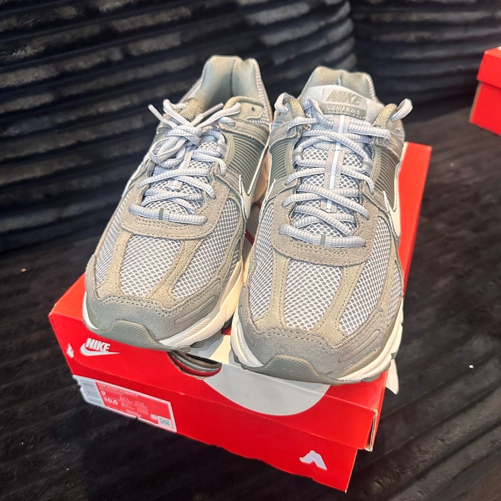 Nike Zoom VOMERO 5 Dark Stucco/Phantom Men’s Sneakers-BRAND NEW